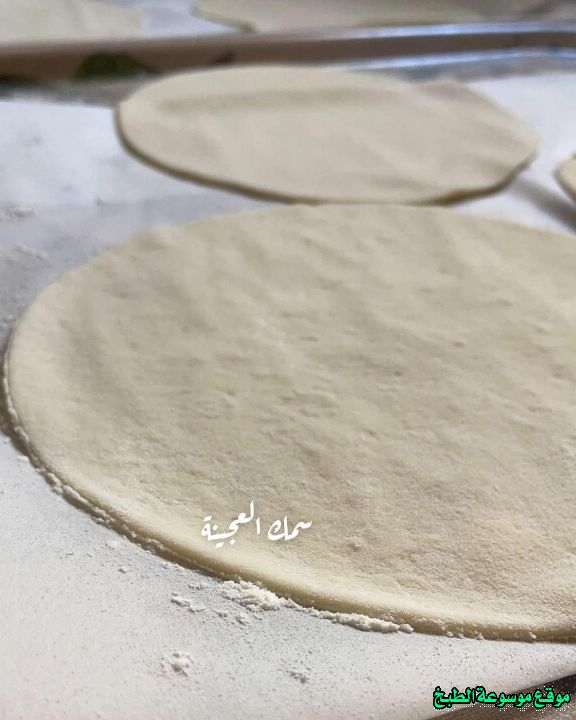 http://photos.encyclopediacooking.com/image/recipes_pictures-arabic-fatayer-lahm-bel-ajin-lahmacun-recipe3.jpg