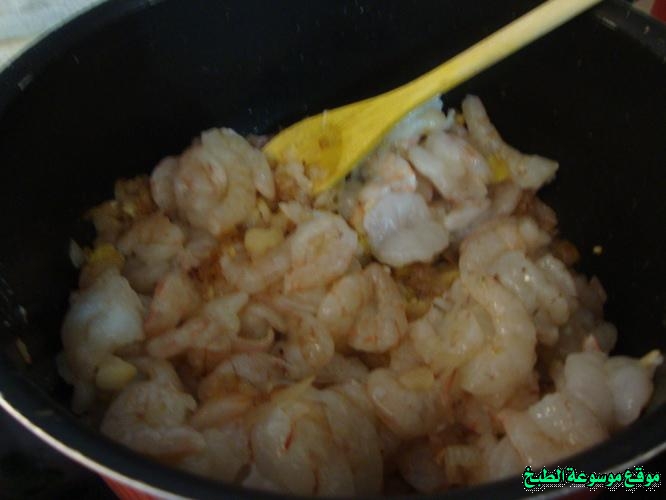 http://photos.encyclopediacooking.com/image/recipes_pictures-bahrain-robyan-machboos-recipe5.jpg