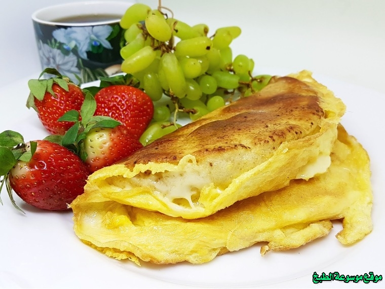 http://photos.encyclopediacooking.com/image/recipes_pictures-bread-omelette-recipe-arabic-style-ejjeh-sandwich.jpg