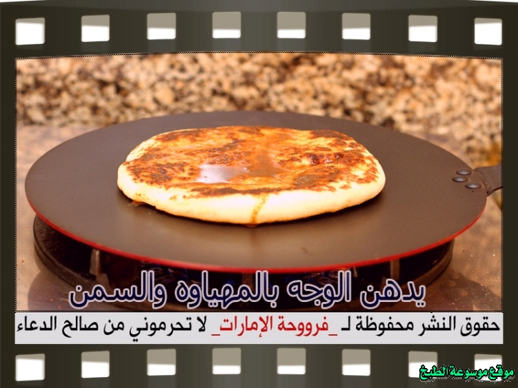http://photos.encyclopediacooking.com/image/recipes_pictures-emirati-bread-khobz-recipe11.jpg