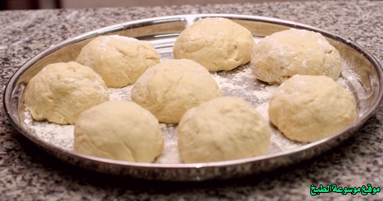 http://photos.encyclopediacooking.com/image/recipes_pictures-emirati-khameer-bread-recipe-traditional-food-in-uae3.jpg