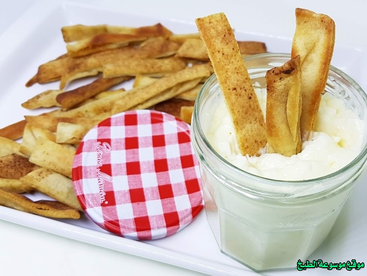 http://photos.encyclopediacooking.com/image/recipes_pictures-instant-toum-garlic-dip-recipe2.jpg