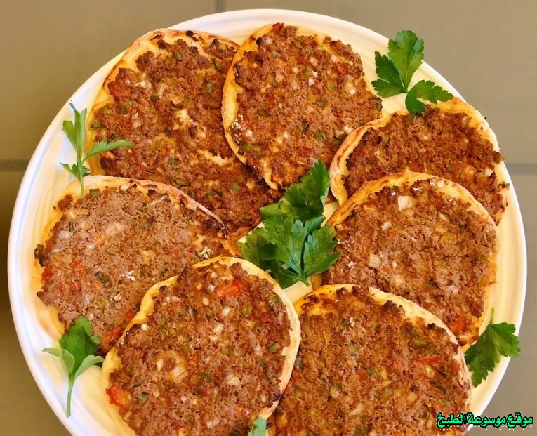 http://photos.encyclopediacooking.com/image/recipes_pictures-lahmacun-lahm-baajin-sfeeha-manakish-lamb-meat-pies-fatayer-lahm-b3ajin-lahm-bi-ajeen-lahm-ajin.jpg