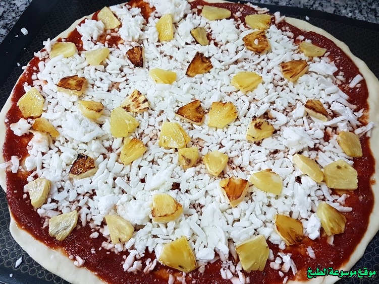 http://photos.encyclopediacooking.com/image/recipes_pictures-pineapple-pizza-recipe2.jpg