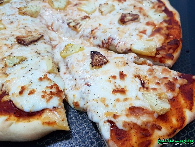 http://photos.encyclopediacooking.com/image/recipes_pictures-pineapple-pizza-recipe4.jpg