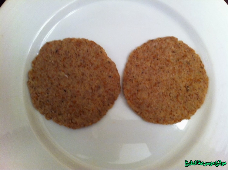 http://photos.encyclopediacooking.com/image/recipes_pictures-syrian-grilled-kibbeh-meshwi-yeh-recipe7.jpg