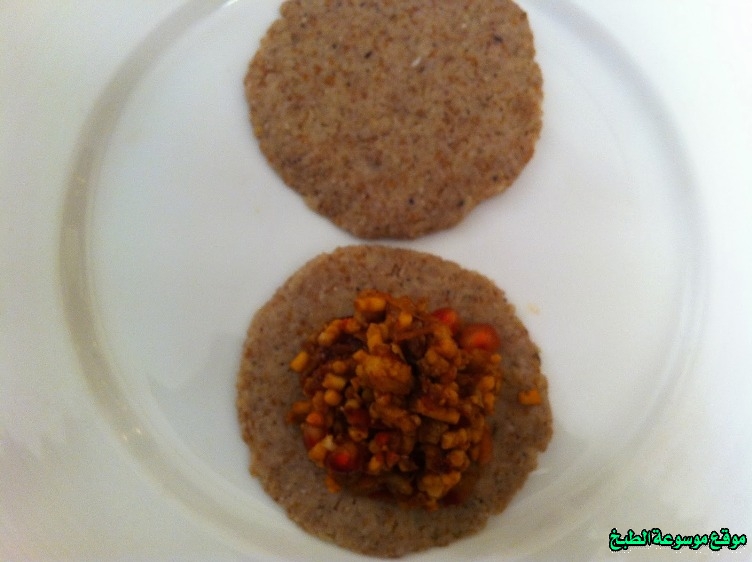 http://photos.encyclopediacooking.com/image/recipes_pictures-syrian-grilled-kibbeh-meshwi-yeh-recipe8.jpg