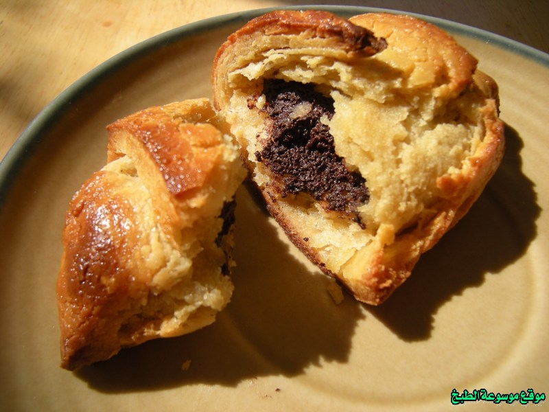 http://photos.encyclopediacooking.com/image/recipes_pictureshow-to-make-arabic-easy-chocolate-croissants-recipe-%D8%B7%D8%B1%D9%8A%D9%82%D8%A9-%D8%B9%D9%85%D9%84-%D8%A7%D9%84%D9%83%D8%B1%D9%88%D8%A7%D8%B3%D9%88%D9%86-%D8%A8%D8%A7%D9%84%D8%B4%D9%88%D9%83%D9%88%D9%84%D8%A7%D8%AA%D8%A9-%D8%A8%D8%A7%D9%84%D8%B5%D9%88%D8%B1-%D8%AE%D8%B7%D9%88%D8%A9-%D8%A8%D8%AE%D8%B7%D9%88%D8%A925.jpg