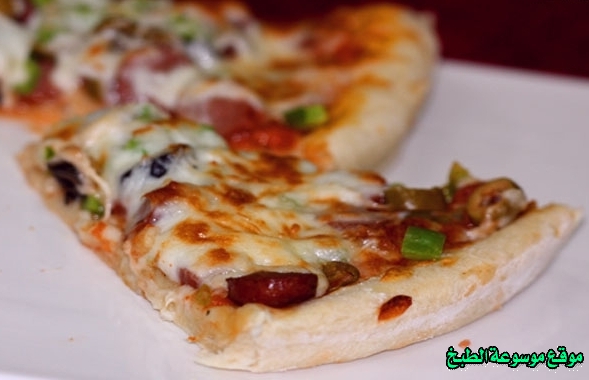 اسهل طريقة وصفة عمل بيتزا النقانق الساخنه في البيت من وصفات طريقة انواع البيتزاء بالصور والمقادير-how to make arabic pizza recipe